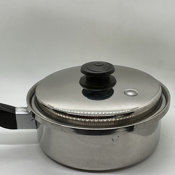 Saladmaster Other - Saladmaster T304S Stainless Steel 2Qt Saucepan with Vapo Seal Lid
